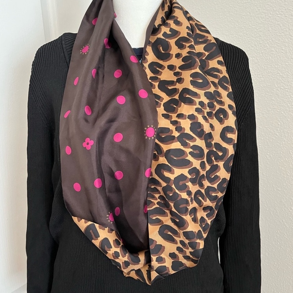 ♥️… LOUIS VUITTON Leopard Twist Infinity Scarf